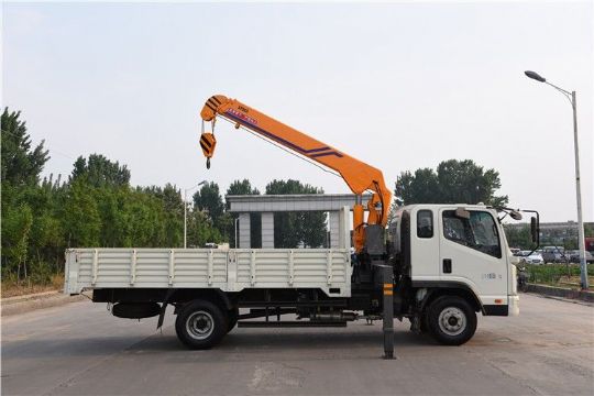 點擊查看詳細信息<br>標題：5噸凱馬隨車吊3節(jié)臂 閱讀次數(shù)：3079