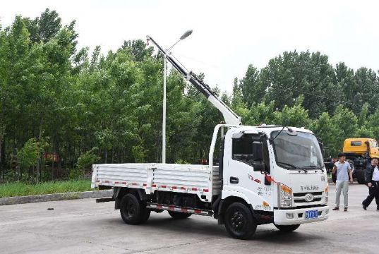 點(diǎn)擊查看詳細(xì)信息<br>標(biāo)題：1.2噸折臂吊 閱讀次數(shù)：2107