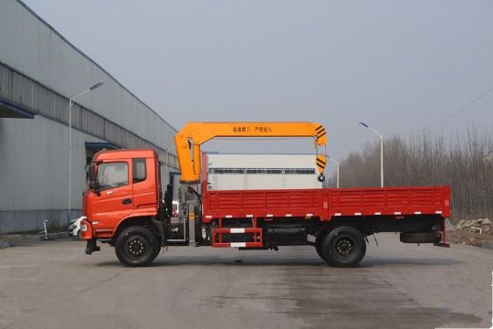 點(diǎn)擊查看詳細(xì)信息<br>標(biāo)題：6.3噸東風(fēng)180馬力隨車吊 閱讀次數(shù)：2127